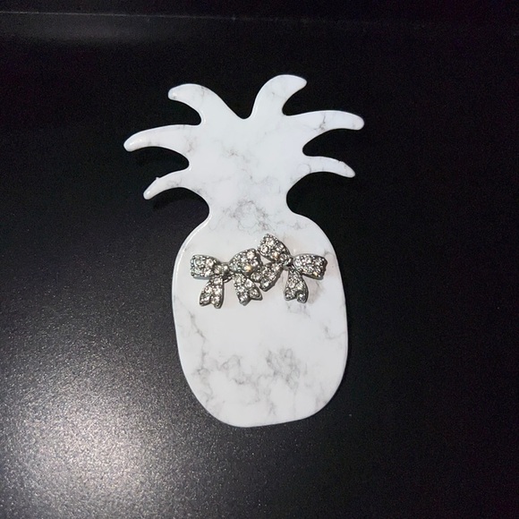 Earrings - Picture 1 of 3